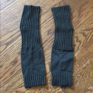 New Lululemon Crazy Cozy fingerless gloves - green